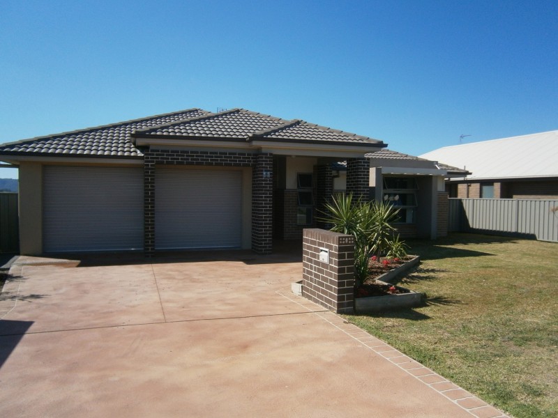 17 Niven Parade, Rutherford NSW 2320