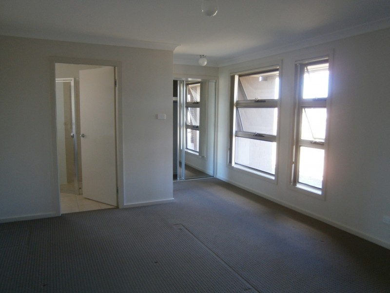 17 Niven Parade, Rutherford NSW 2320