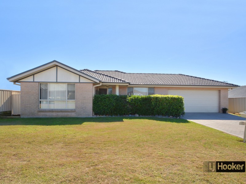 14 Diamond Circuit, Rutherford NSW 2320
