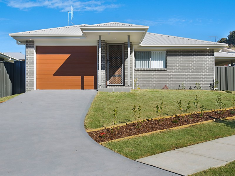 33A Floresta Crescent, Cameron Park NSW 2285