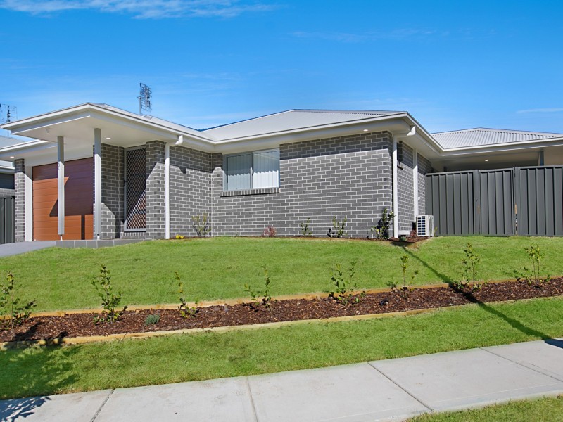 33A Floresta Crescent, Cameron Park NSW 2285