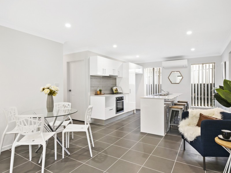 33A Floresta Crescent, Cameron Park NSW 2285