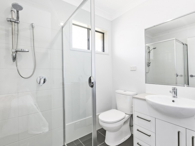 33A Floresta Crescent, Cameron Park NSW 2285