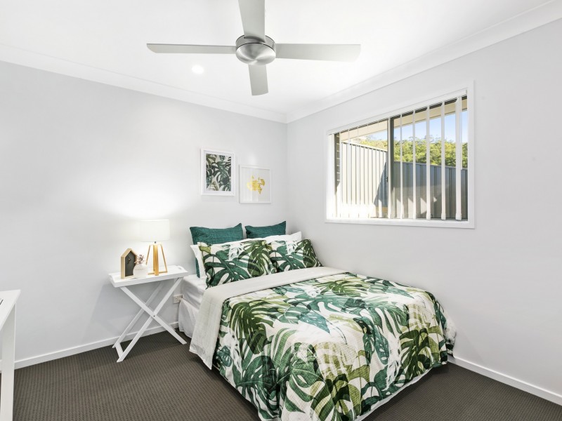 33A Floresta Crescent, Cameron Park NSW 2285