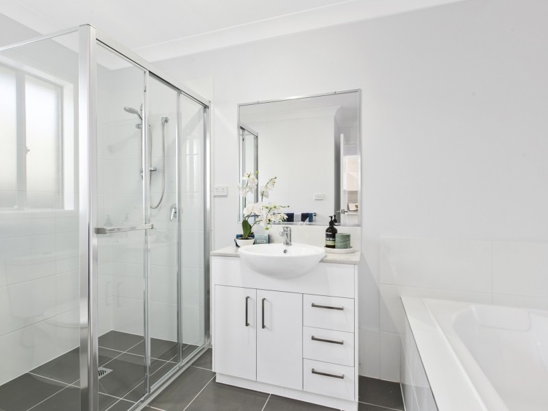 33A Floresta Crescent, Cameron Park NSW 2285