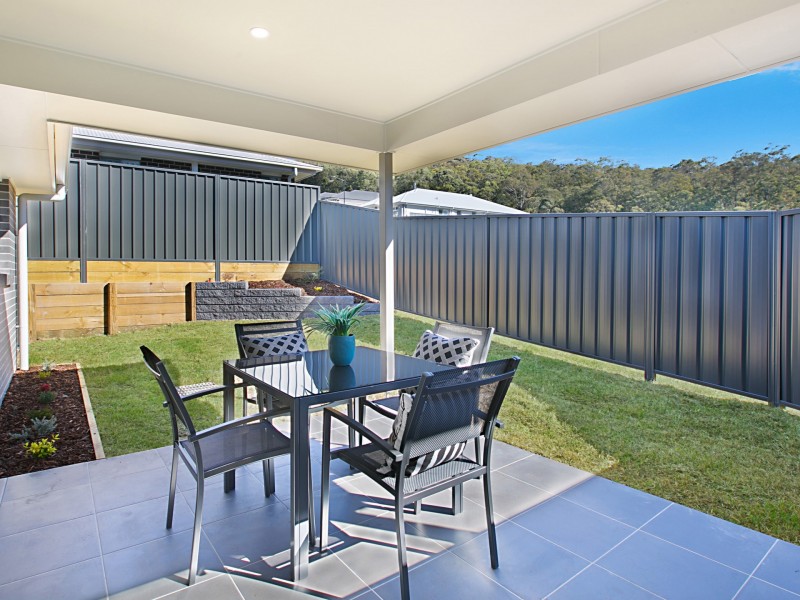 33A Floresta Crescent, Cameron Park NSW 2285