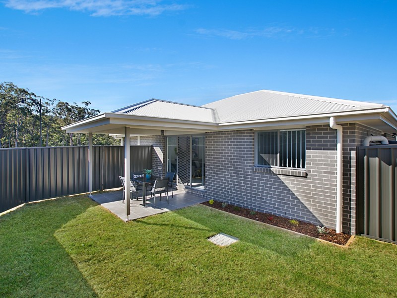 33A Floresta Crescent, Cameron Park NSW 2285
