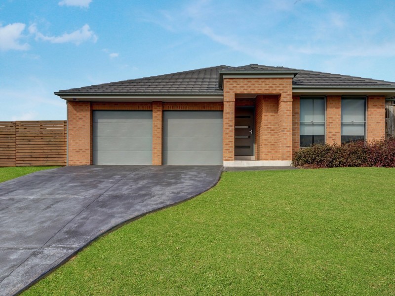 17 Finch Crescent, Aberglasslyn NSW 2320