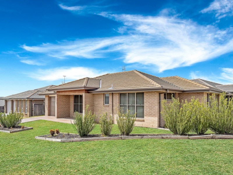 2 Olearia Way, Aberglasslyn NSW 2320