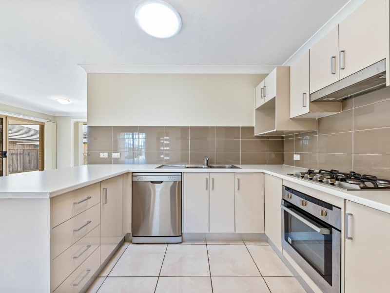 2 Olearia Way, Aberglasslyn NSW 2320