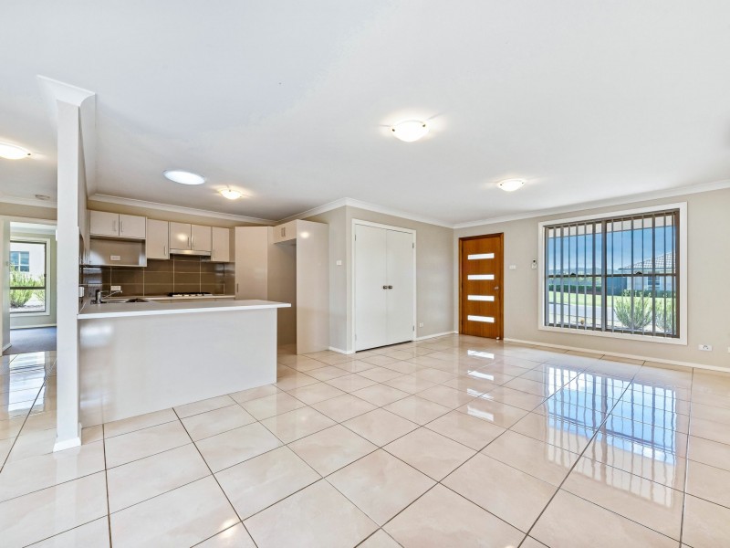 2 Olearia Way, Aberglasslyn NSW 2320