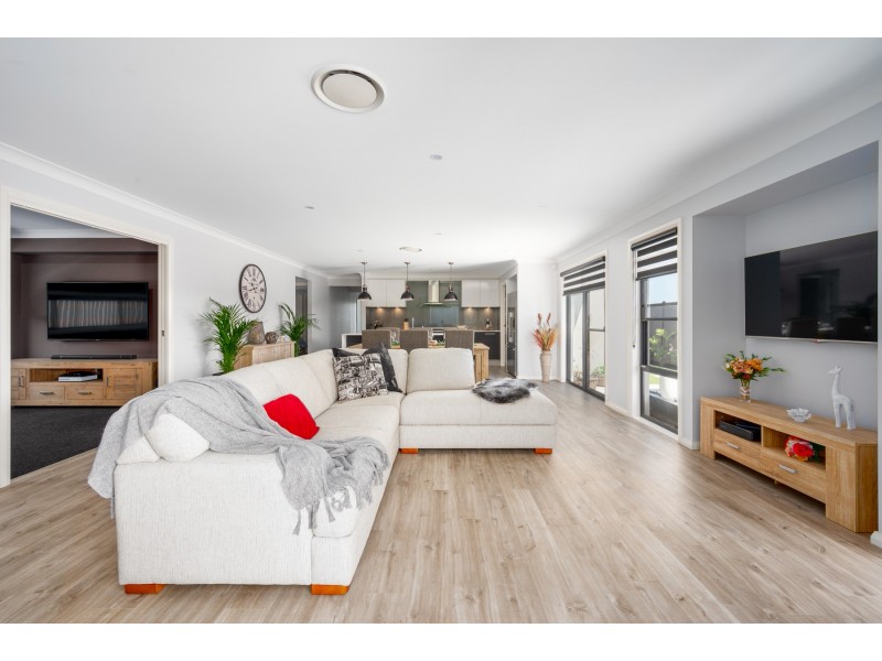 91 Saddlers Drive, Gillieston Heights NSW 2321