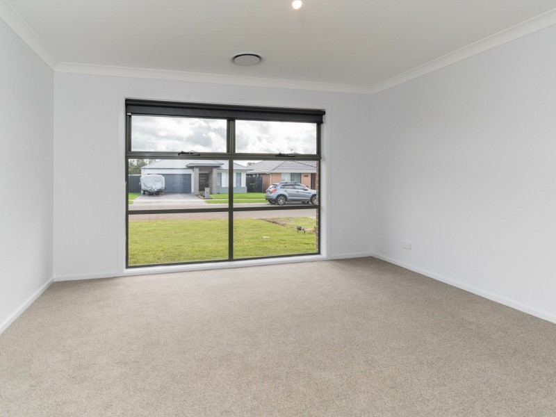 13 Fairway Street, Rutherford NSW 2320