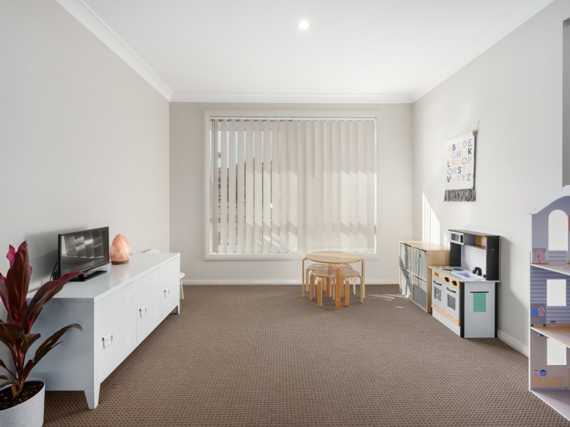 8 Redgum Circuit, Aberglasslyn NSW 2320