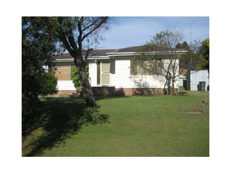 8 Barlow Close, Thornton NSW 2322