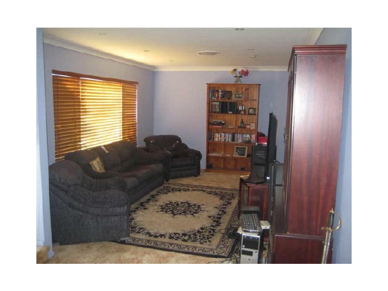 8 Barlow Close, Thornton NSW 2322