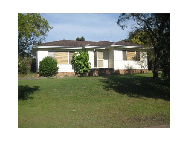 8 Barlow Close, Thornton NSW 2322