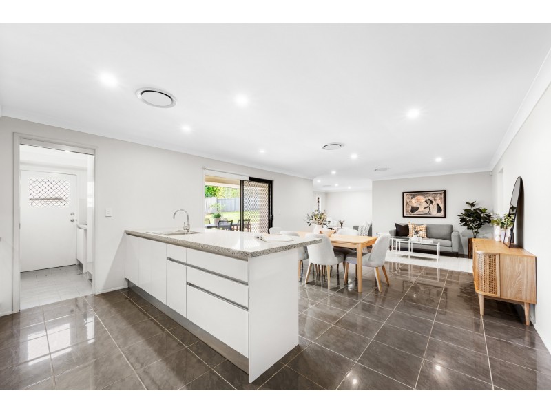 15 Pinnacle Close, Bolwarra Heights NSW 2320