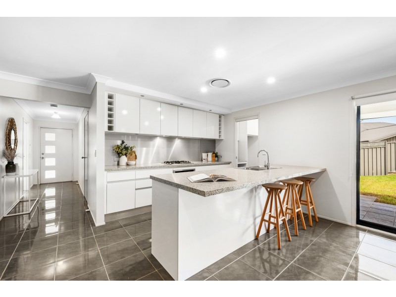 15 Pinnacle Close, Bolwarra Heights NSW 2320