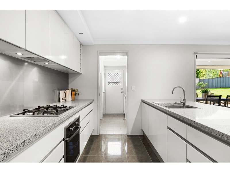 15 Pinnacle Close, Bolwarra Heights NSW 2320