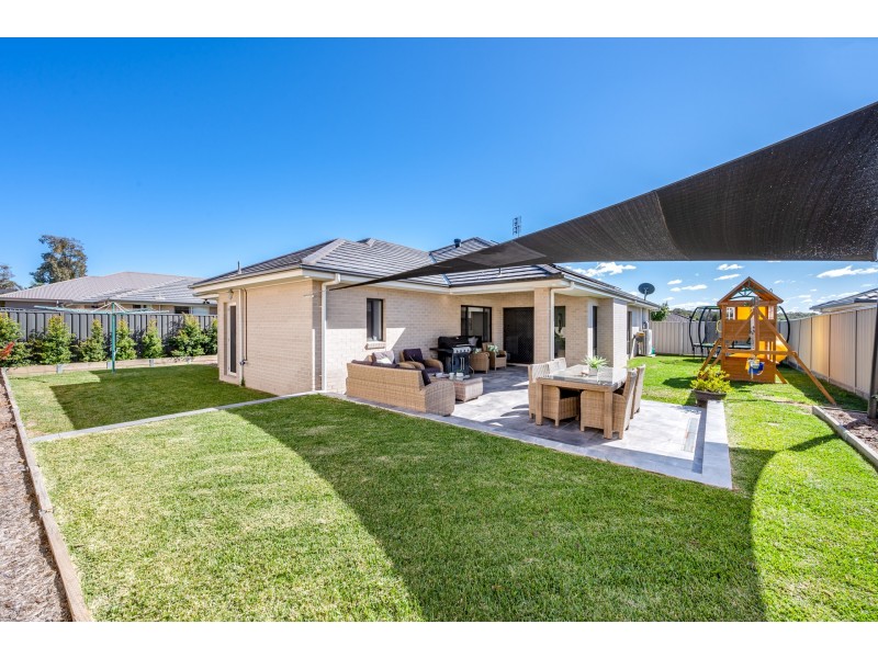 31 Carnarvon Circuit, East Maitland NSW 2323