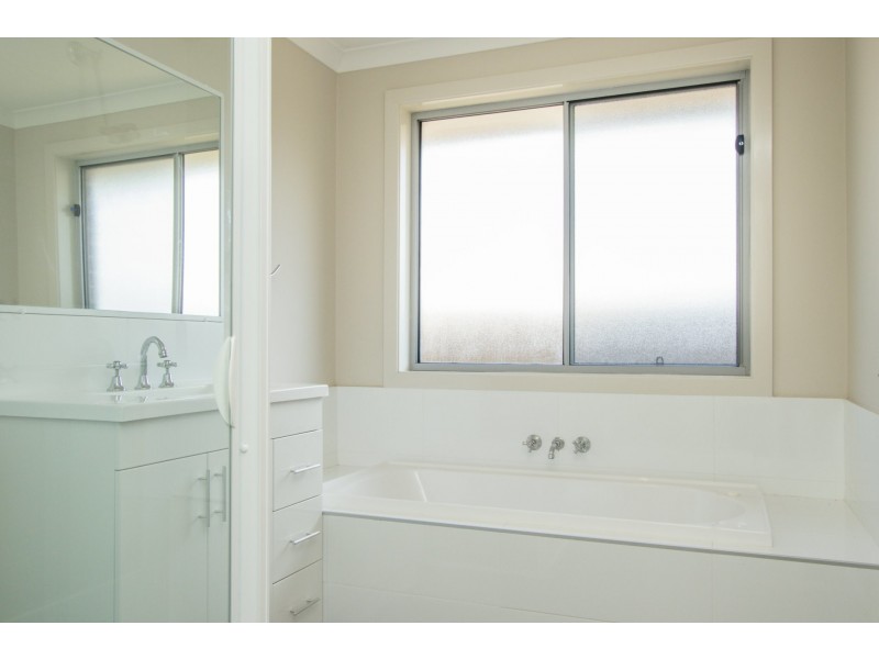 11 McKeachie Drive, Aberglasslyn NSW 2320