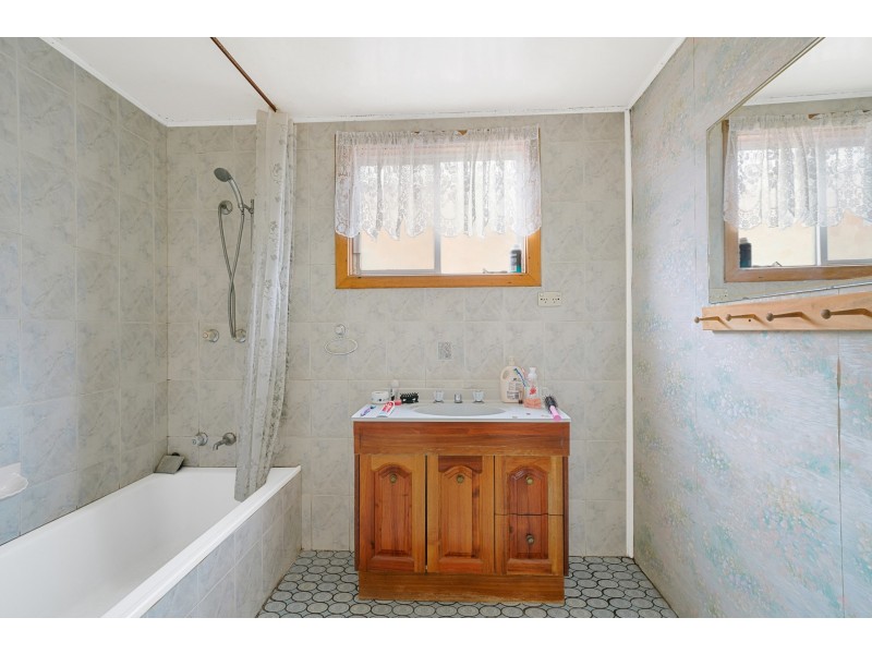 25 Elizabeth Street, Telarah NSW 2320