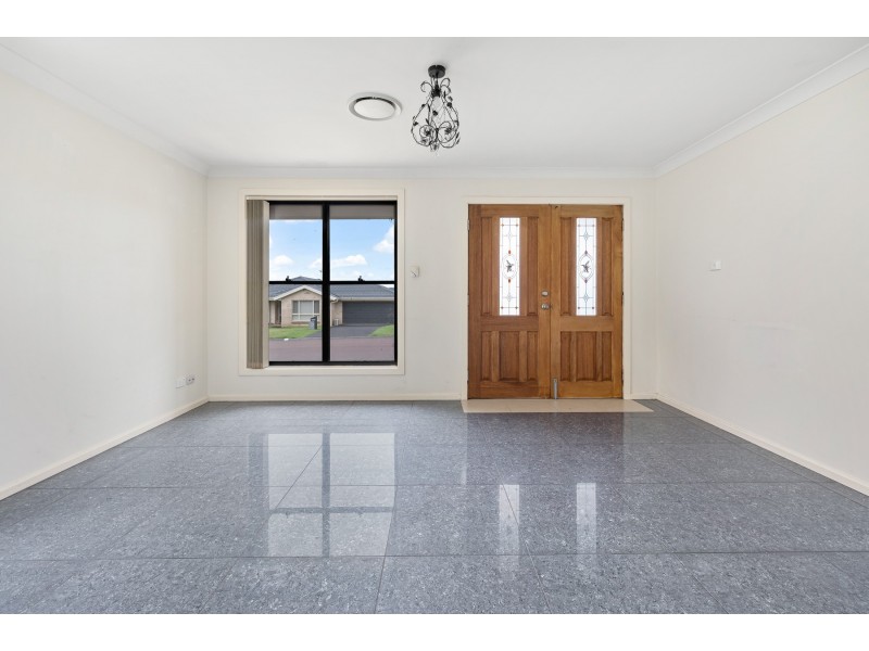 3 Diamond Circuit, Rutherford NSW 2320