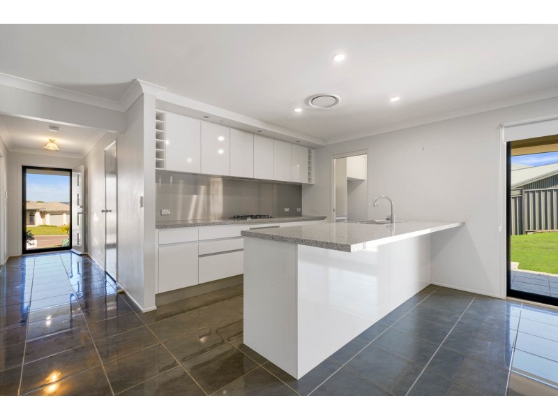 15 Pinnacle Close, Bolwarra Heights NSW 2320