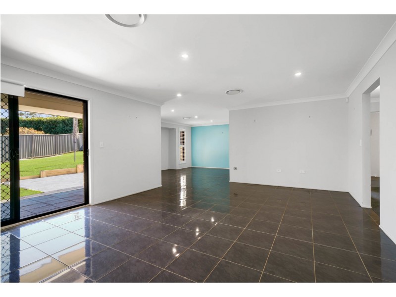 15 Pinnacle Close, Bolwarra Heights NSW 2320