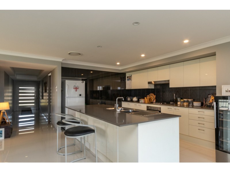 110 McKeachie Drive, Aberglasslyn NSW 2320