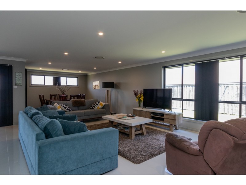 110 McKeachie Drive, Aberglasslyn NSW 2320