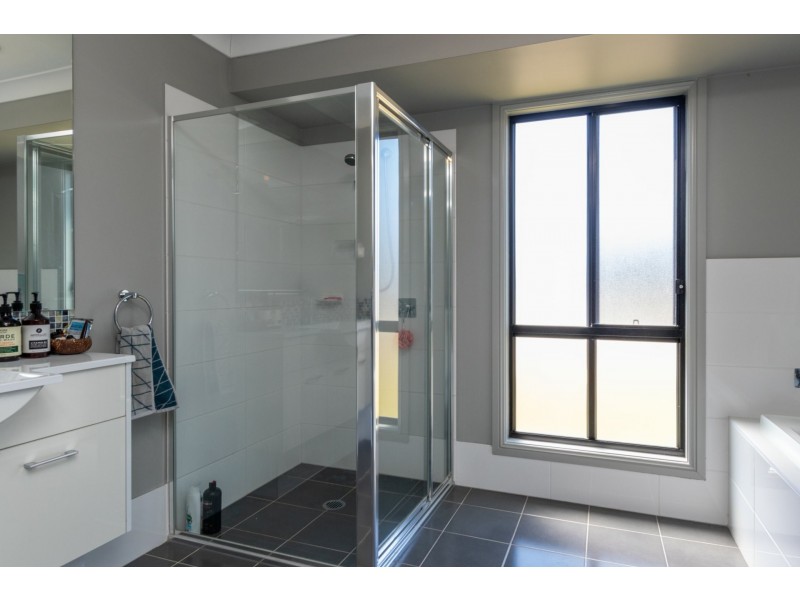 110 McKeachie Drive, Aberglasslyn NSW 2320