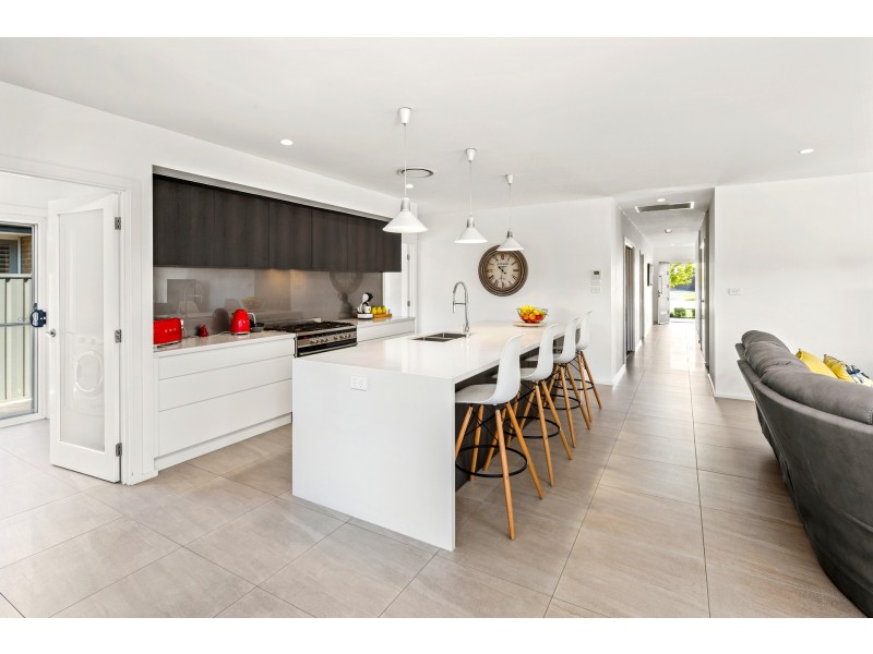 86 Grand Parade, Rutherford NSW 2320