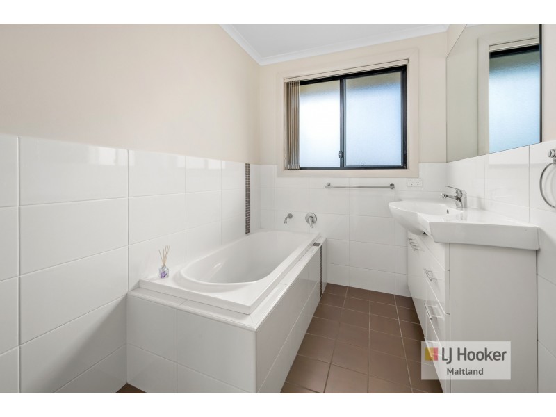 1/2 Peppercorn Close, Aberglasslyn NSW 2320