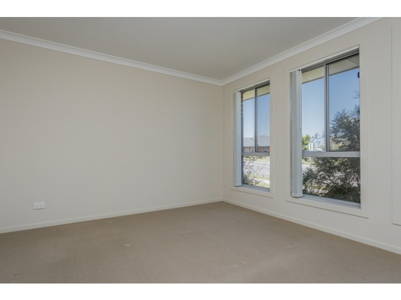 11 McKeachie Drive, Aberglasslyn NSW 2320