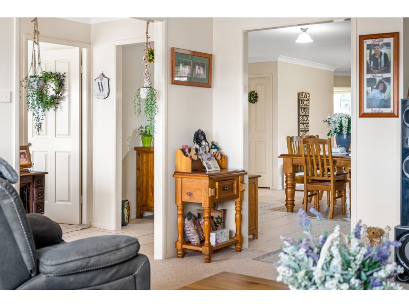 242 Denton Park Drive, Aberglasslyn NSW 2320