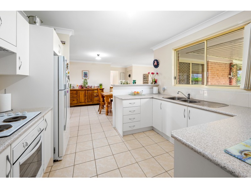 242 Denton Park Drive, Aberglasslyn NSW 2320