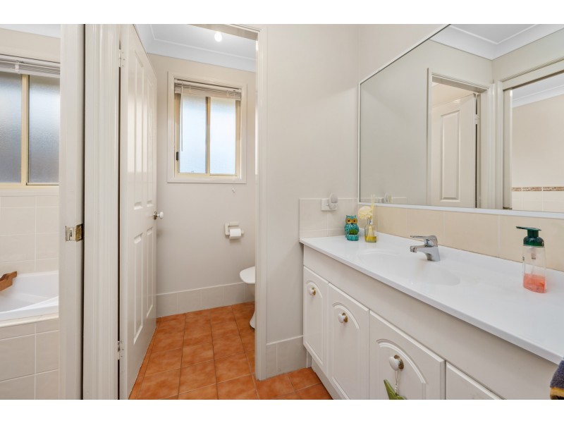 242 Denton Park Drive, Aberglasslyn NSW 2320