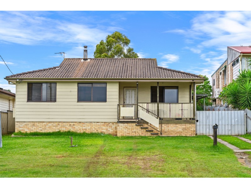 8 Sale Street, Greta NSW 2334