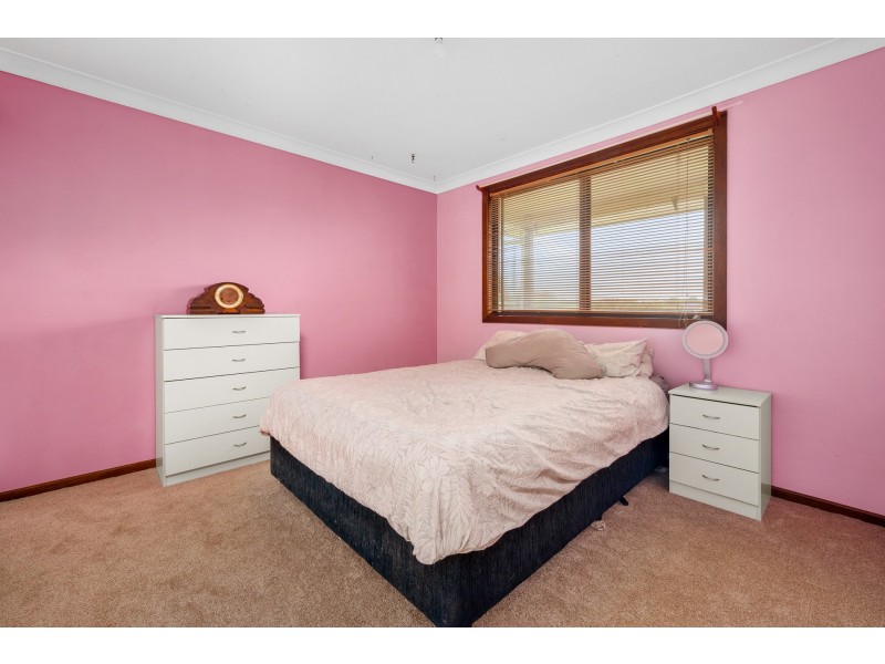 8 Sale Street, Greta NSW 2334