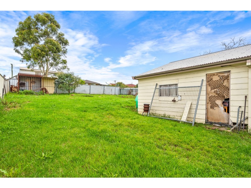8 Sale Street, Greta NSW 2334