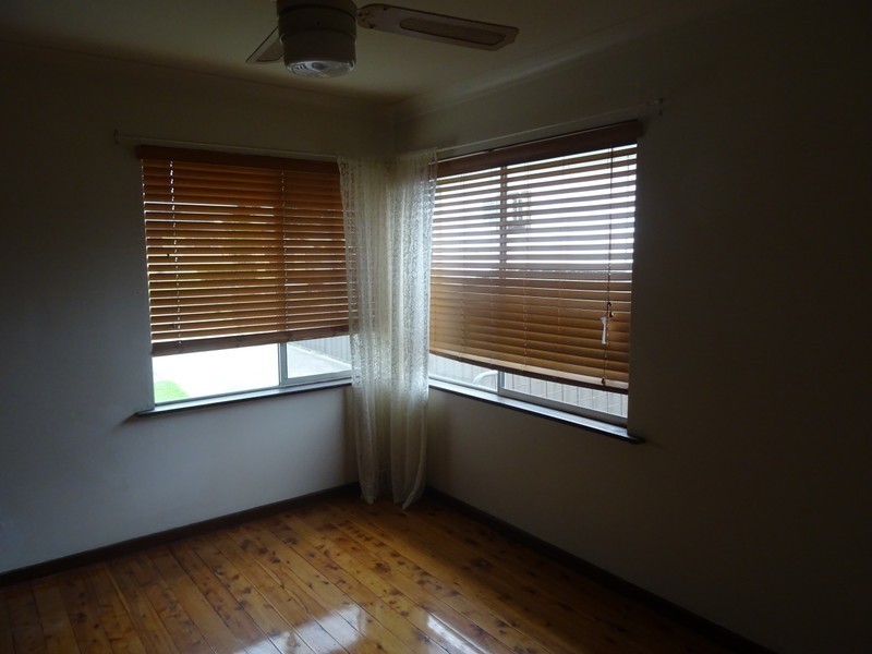 10 Curlew Crescent, Woodberry NSW 2322