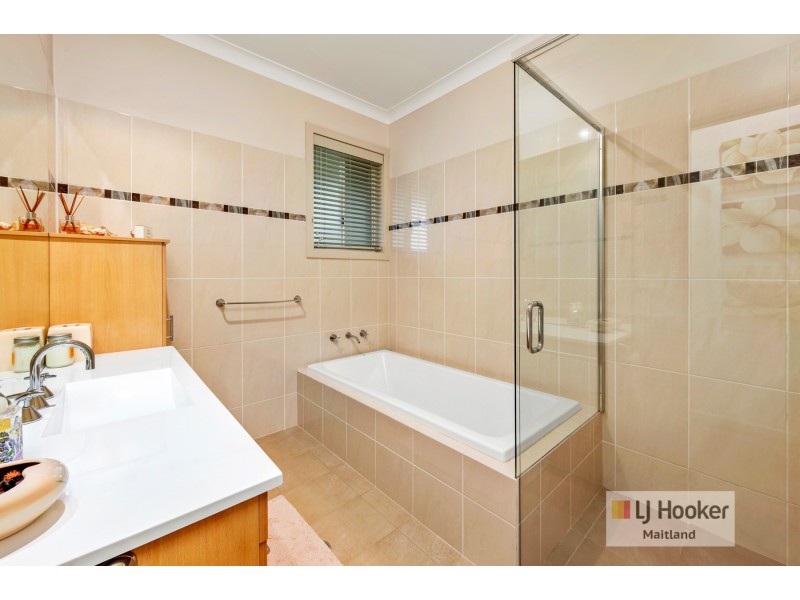 27 Lang Drive, Bolwarra Heights NSW 2320