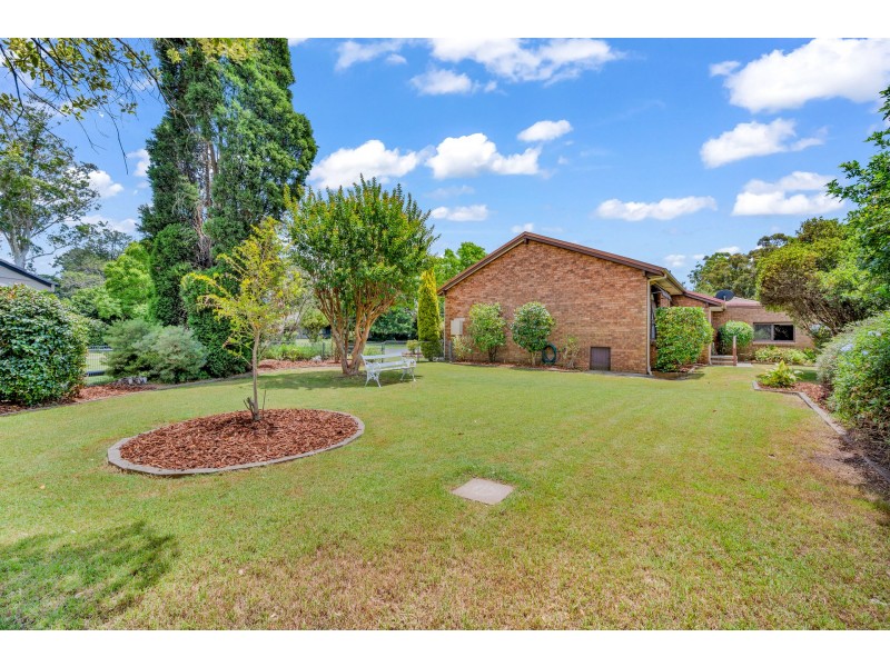 8 Thurlow Close, Bolwarra NSW 2320