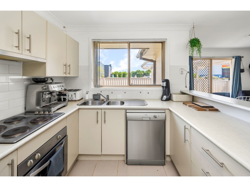 2/12 Denton Park Drive, Rutherford NSW 2320