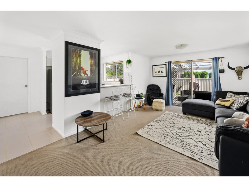 2/12 Denton Park Drive, Rutherford NSW 2320