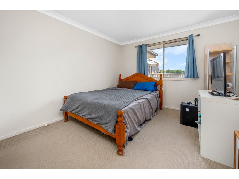 2/12 Denton Park Drive, Rutherford NSW 2320