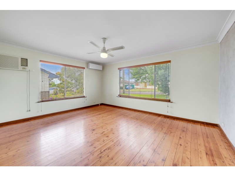 10 Curlew Crescent, Woodberry NSW 2322