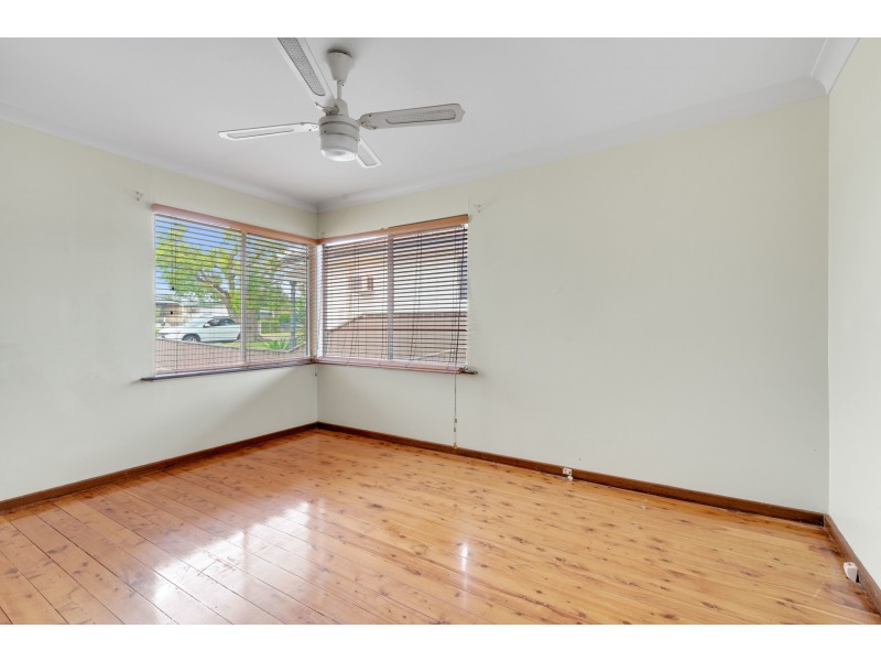 10 Curlew Crescent, Woodberry NSW 2322